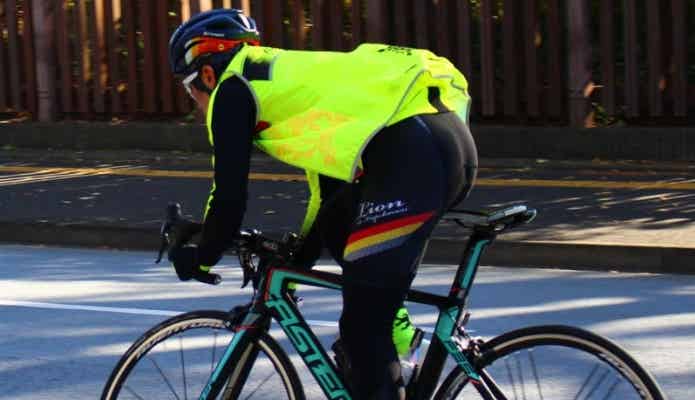 自転車通勤からレースまで、雨の日でも快適に安全に乗れるレイン