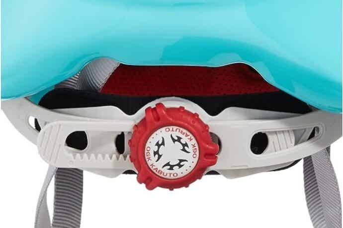 ヘルメットのアジャスター