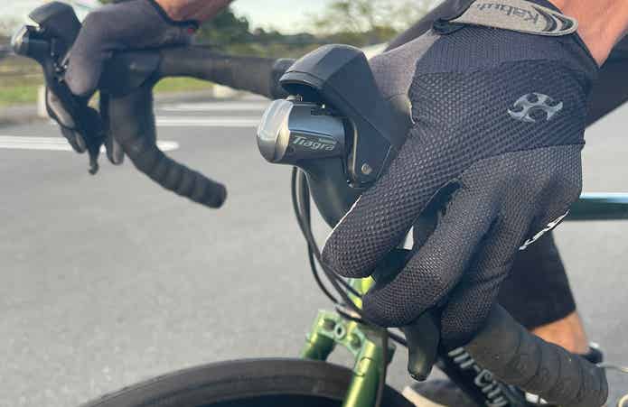ロードバイクのハンドルのブレーキ