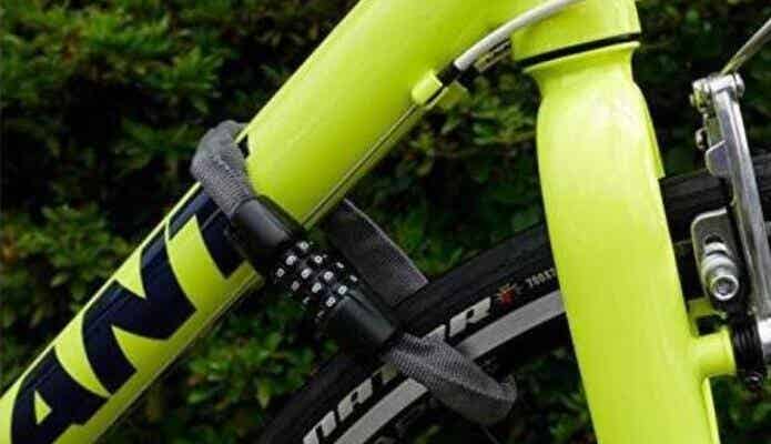 自転車とチェーンロック