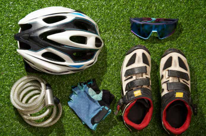 ヘルメット、サングラスなど自転車用品
