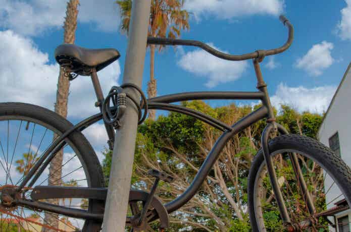 自転車の地球ロック