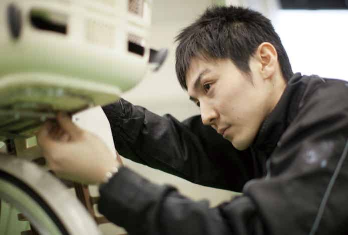 OGK研修の工場で働く人