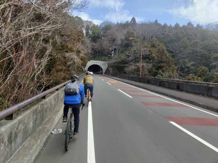 中井・渋沢丘陵サイクリングコースのトンネル