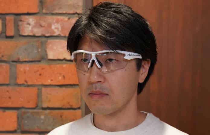 サングラスOGK101phをかけた男性
