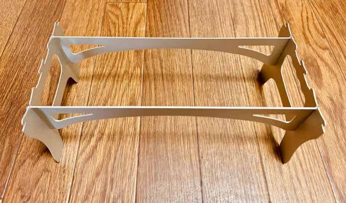 SOLOW TABLEの井桁に組んだ脚部