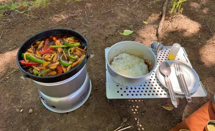 アウトドアで作った食事