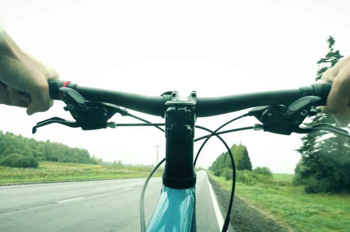 安いマウンテンバイクのハンドル幅