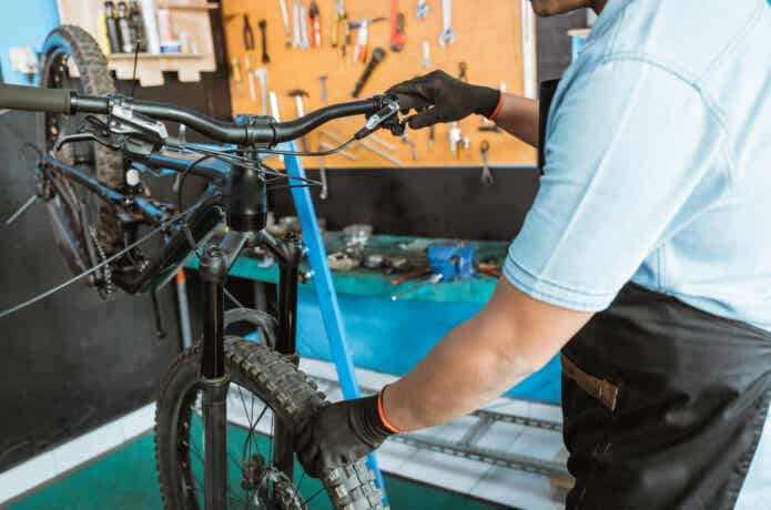 安いマウンテンバイクメンテナンスをプロショップに相談