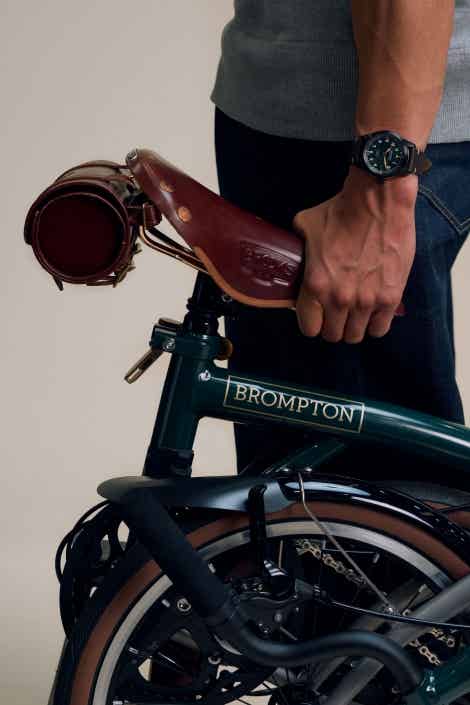 ブロンプトン】 新シリーズ「Makers series」を発表！第1弾は「Brompton x Bremont x Cheaney」のトリプルコラボ  | CYCLE HACK（サイクルハック）