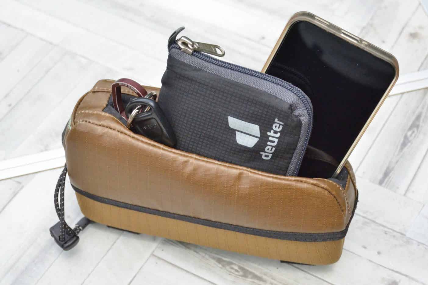 オルケーストップチューブバッグと財布・スマホ・カギ
