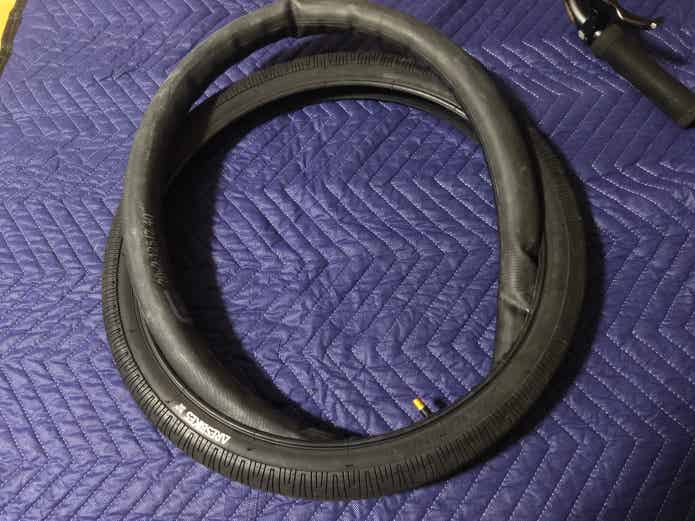 BMXタイヤのチューブ入れ