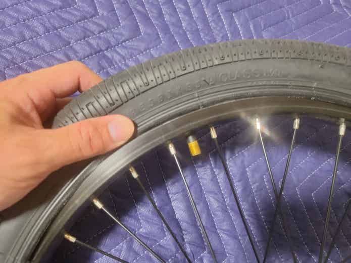 BMXタイヤのビード取り付け