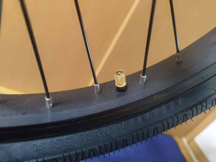 BMXタイヤのバルブ