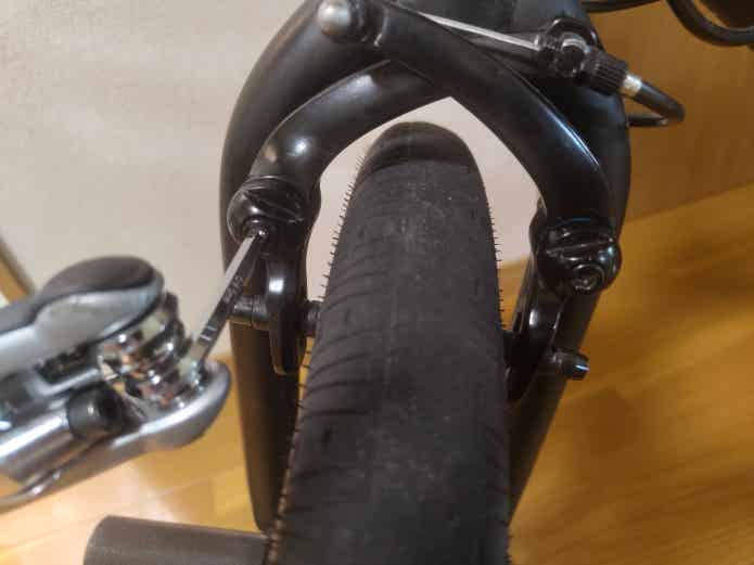 BMXのブレーキのバネ調整