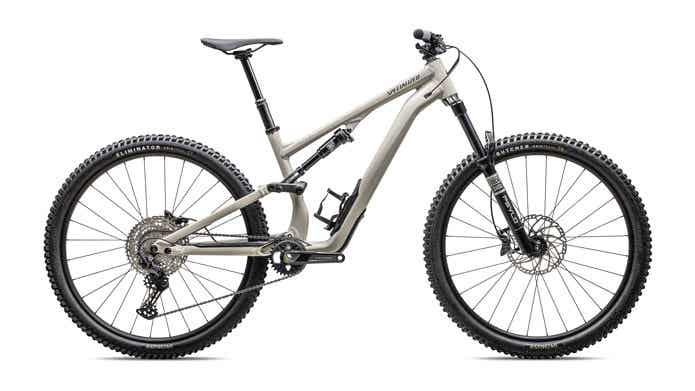 Stumpjumper 15 Alloy、グロスホワイトマウンテン/ダークモスグリーン