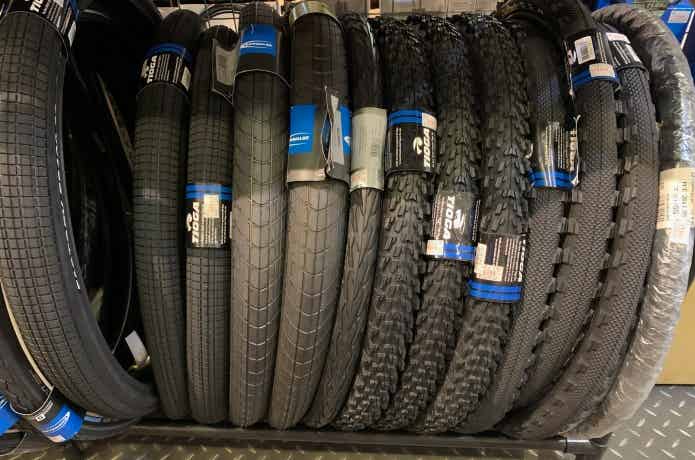 自転車のタイヤ売り場
