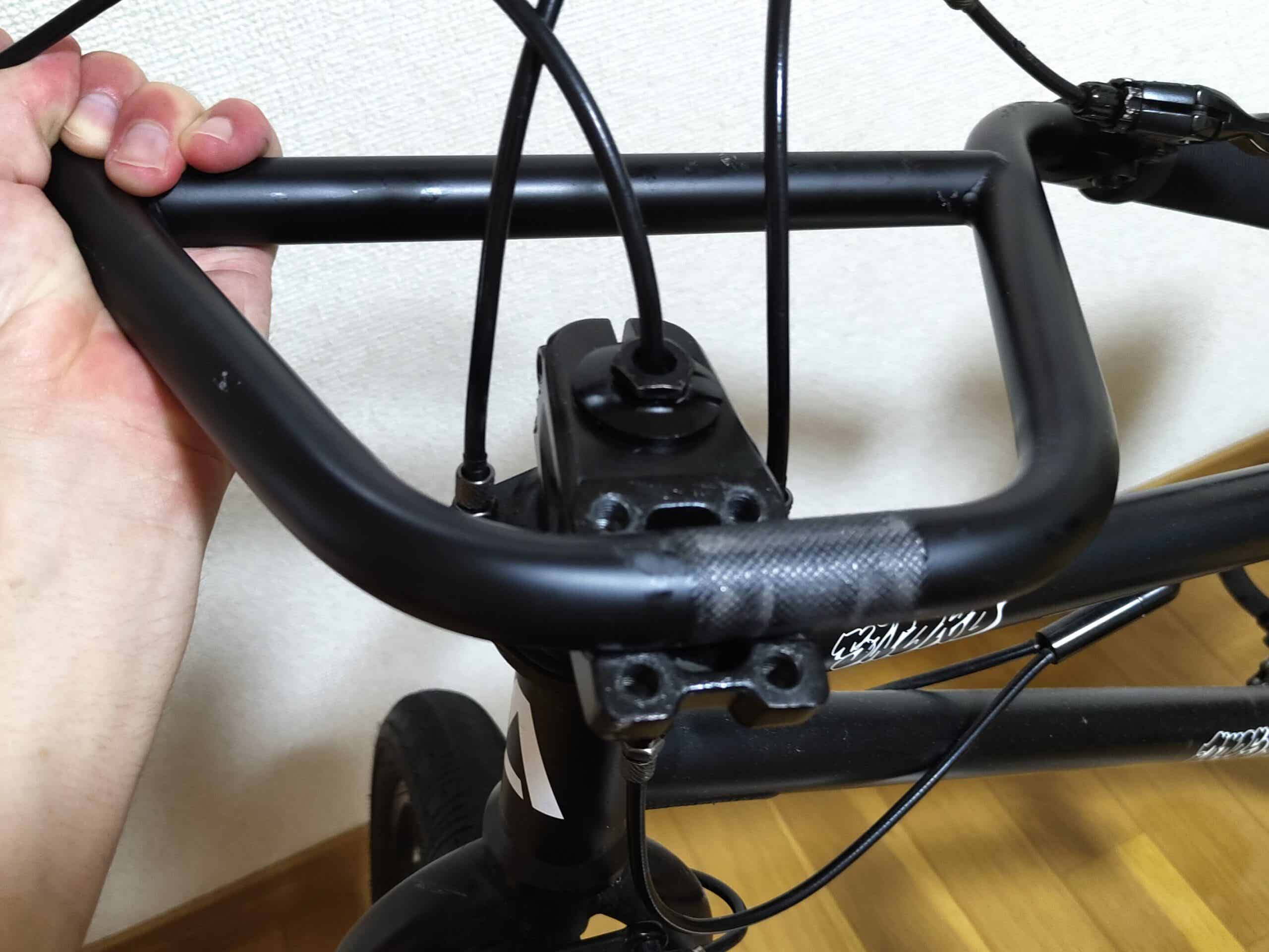 BMXのステムからハンドルを取り外す