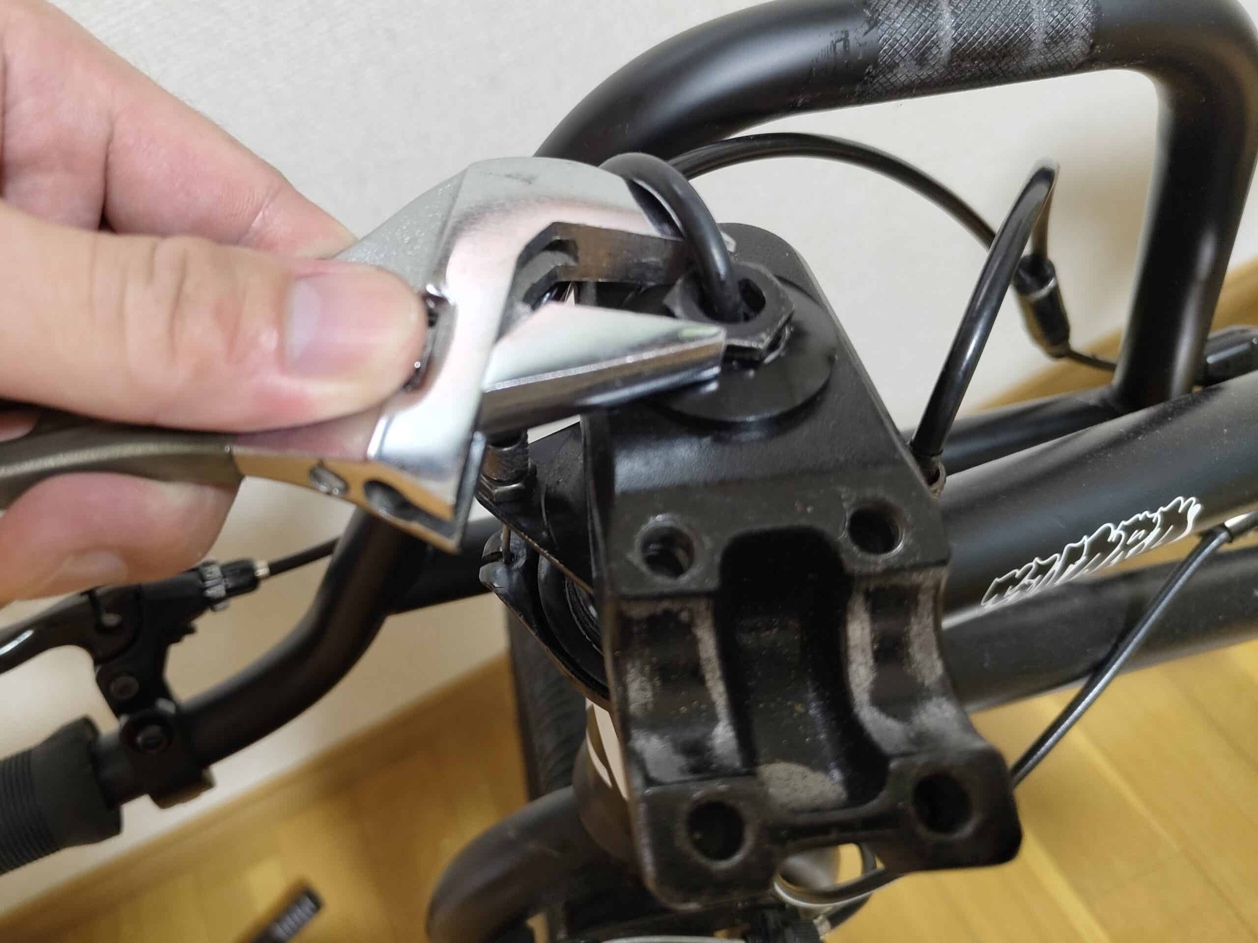 BMXのステムトップキャップの取り外し