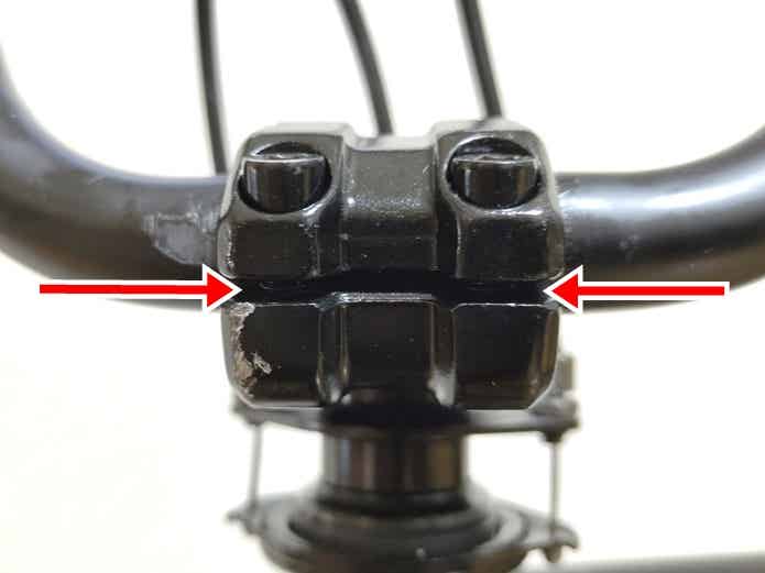 BMXステムのハンドルクランプのすき間確認