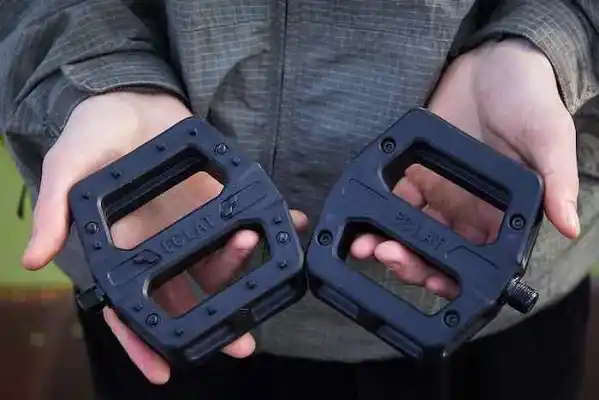 エクラ　Juggernaut Pedal Black