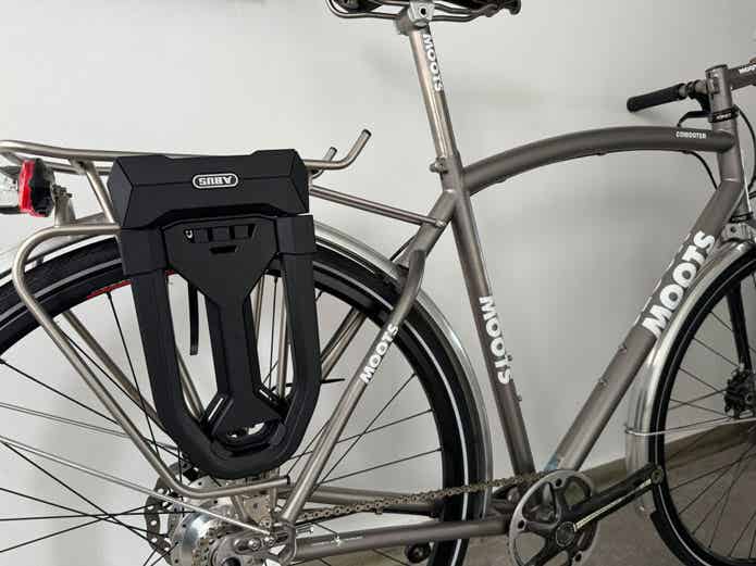 ABUS U字ロック　セキュリティレベル15 ABUS(アブス)の超ド級U字ロック】絶対に盗まれたくない意思を