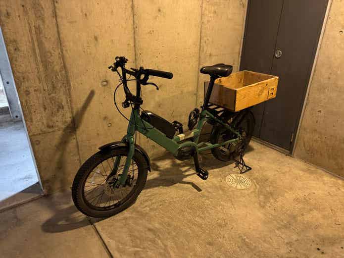 駐輪場におかれた自転車
