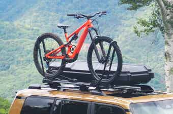 大型MTBに対応。独自機構でタイヤをホールドするサイクルアタッチメント「タイヤホールド3」がINNOより登場
