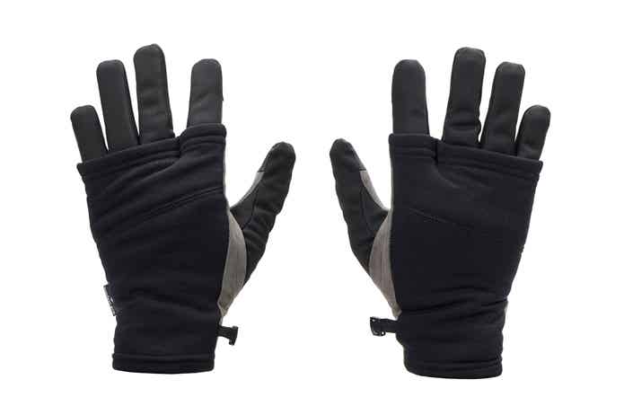 カフゲイターを装着したVERSATILE GLOVE