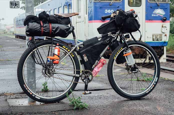 パッキングした自転車