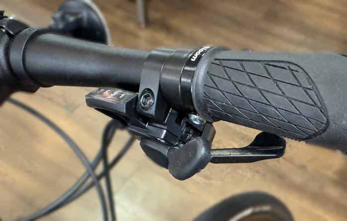 クロスバイクのレバー式変速機