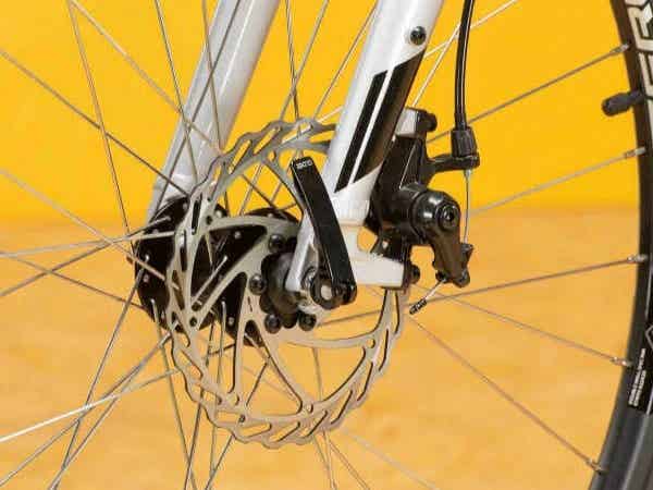 街乗りマウンテンバイクの機械式ディスクブレーキ
