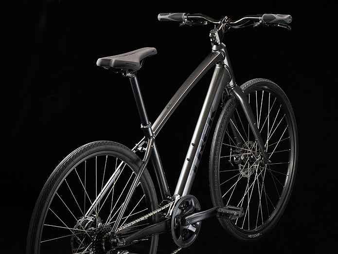 アクティブな乗車姿勢がパワフルなペダリングと正確な操作を実現