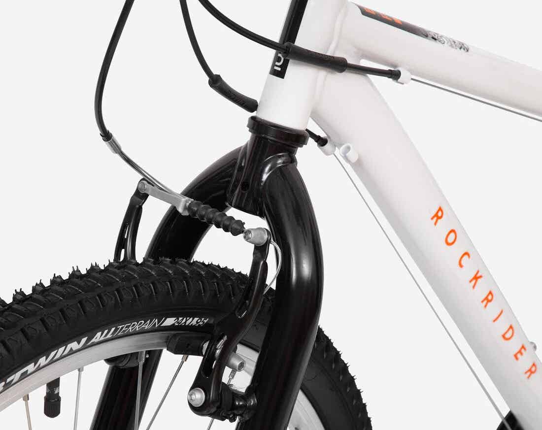 24インチマウンテンバイクのフレームとタイヤ