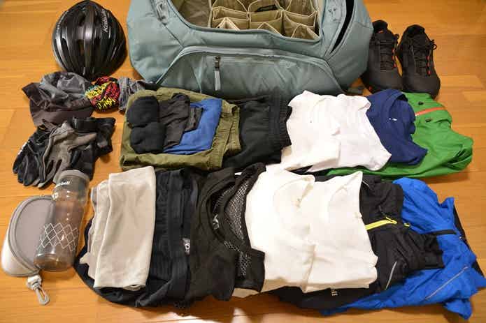 THULEの自転車バッグの荷物