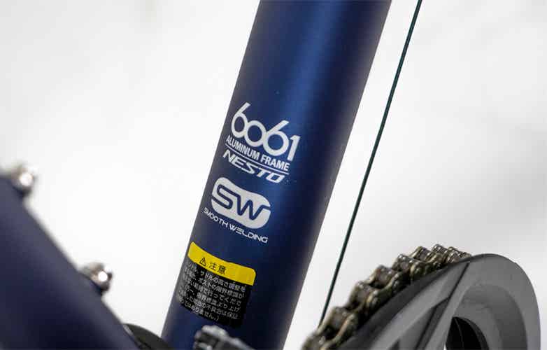 ネストのクロスバイクのフレーム