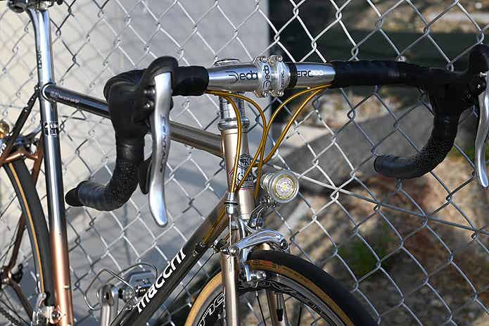 ロードバイクに取り付けた、「ビンテージライトV3」