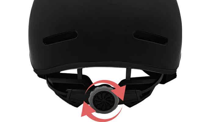 ヘルメットのダイヤル調節