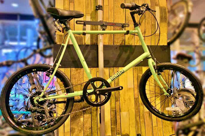 街乗りもサイクリングも。おしゃれで乗りやすい“クロモリのミニベロ”という選択