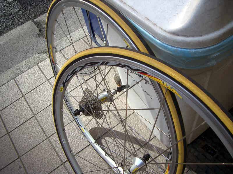 ロードバイクのクリンチャータイヤ