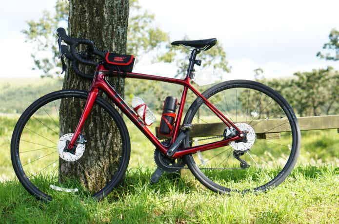 クリンチャータイヤのロードバイクでサイクリング