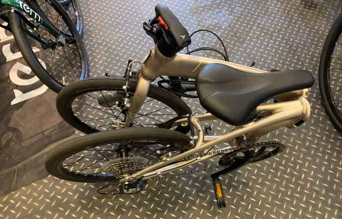 ターンの折りたたみ自転車を畳んだところ