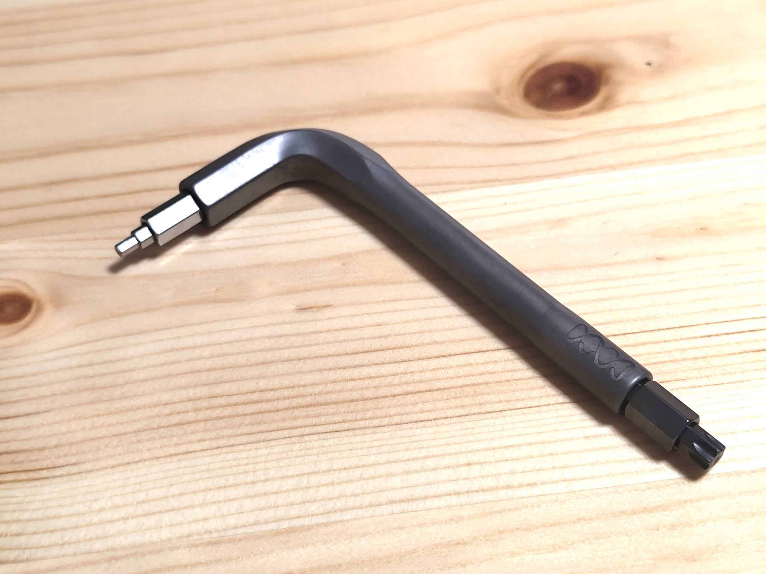 Essential8の本体