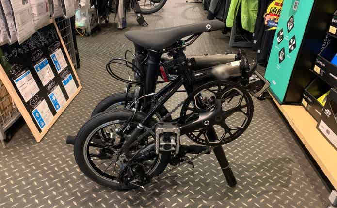 折り畳まれた自転車