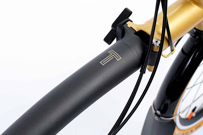 BROMPTONの新色「Black and Gold」のトップチューブ