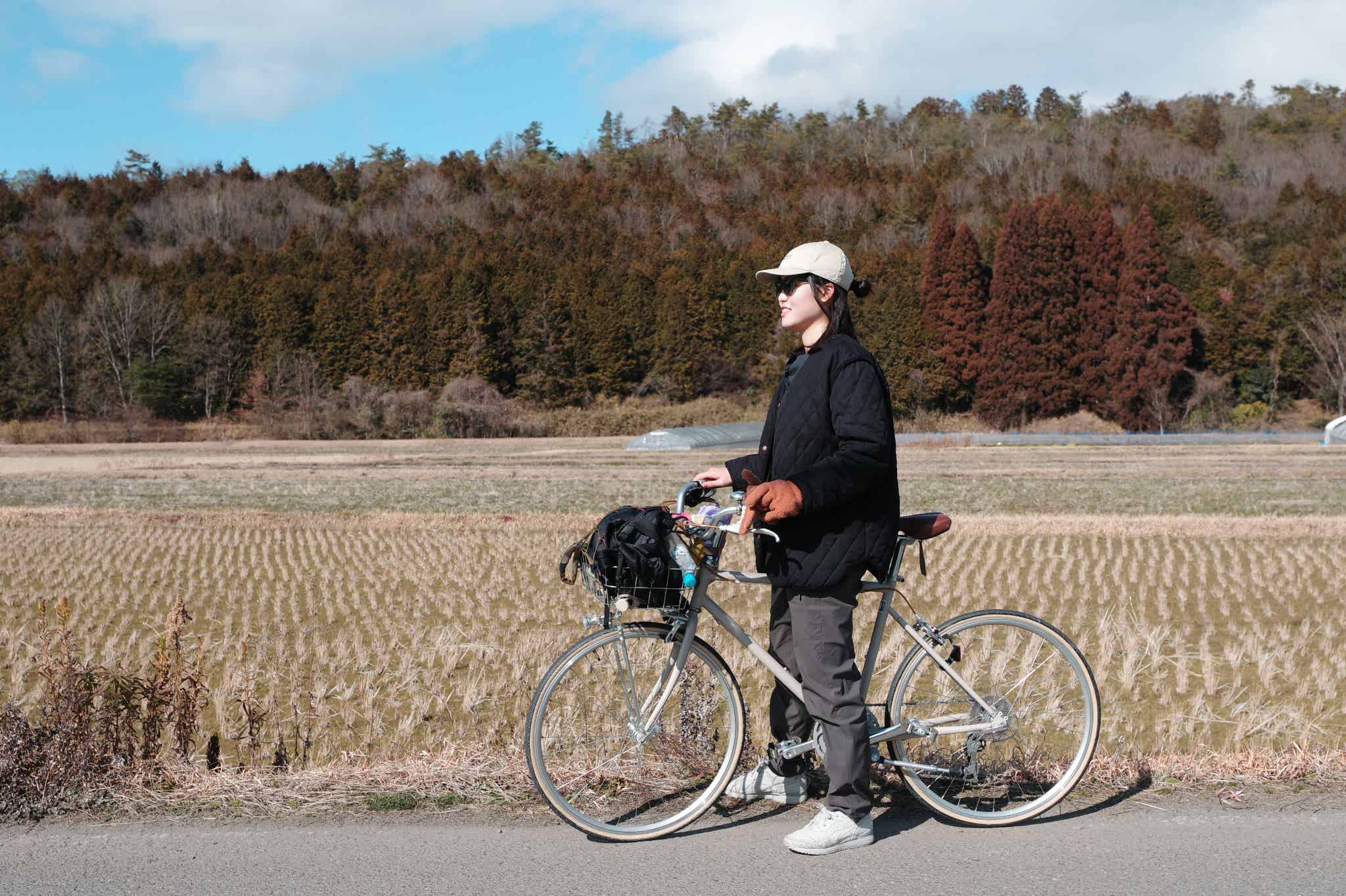 TOKYOBIKE26にまたがる女性