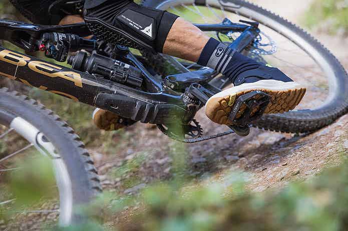 STAMP TRAIL BOAをはくライダー