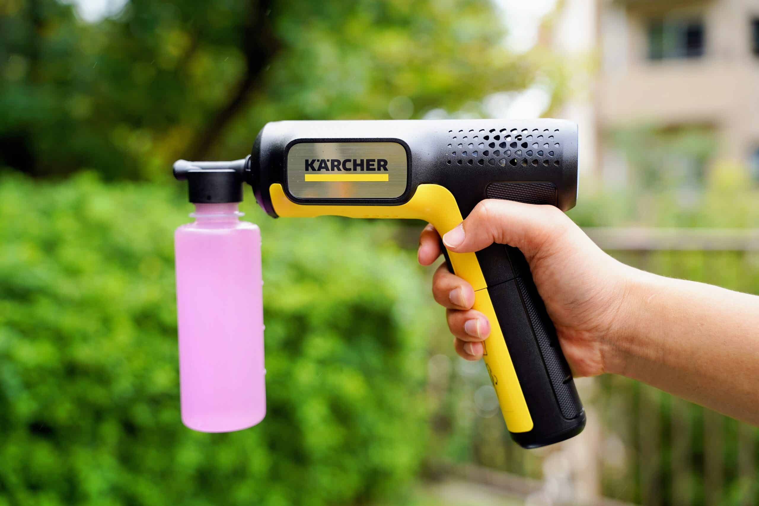洗浄剤ボトルを装着した「OC Handy Compact」