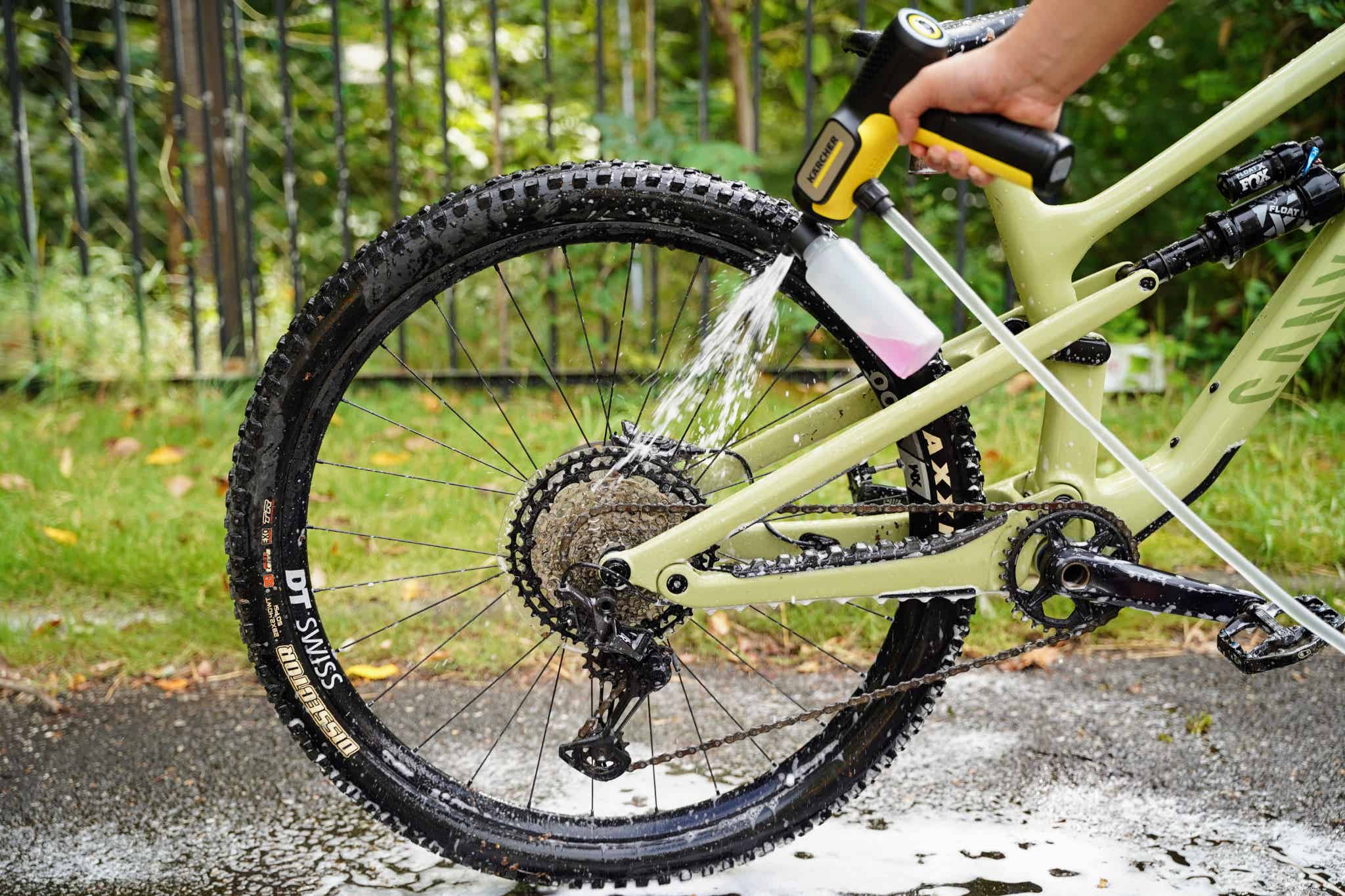 「OC Handy Compact」でMTBを泡洗浄