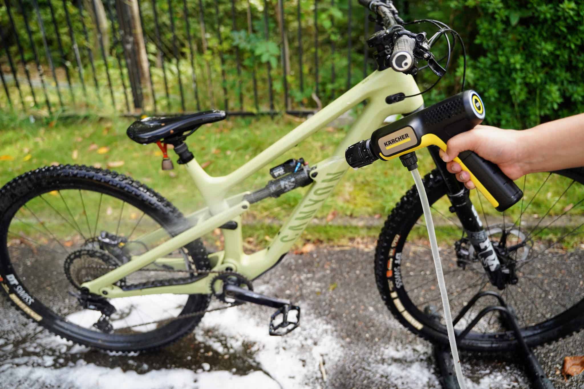 「OC Handy Compact」でMTBを洗車